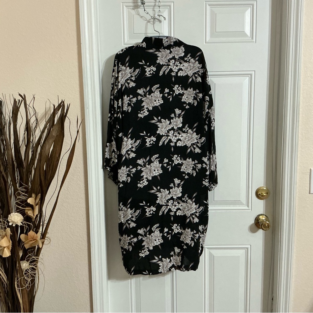 Spiritual Gangster Women’s Maya Black Floral Tie Front Kimono Robe Size OS - Picture 8 of 10